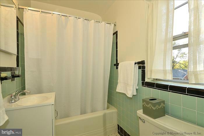10102 Portland Road Silver Spring, MD 20901 - Photo 22 of 30 Bath