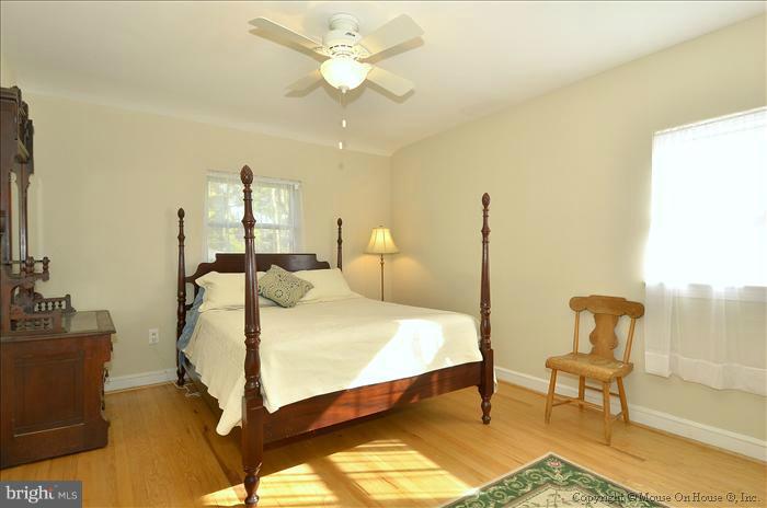 10102 Portland Road Silver Spring, MD 20901 - Photo 8 of 30 Bedroom (Master)