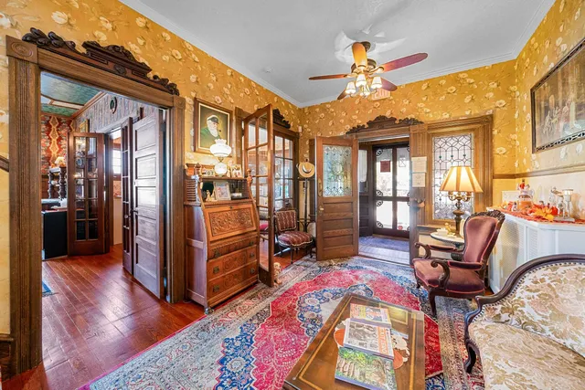a view of entryway with a rug