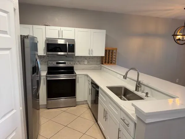 $2,599 | 2024 Freeport Drive, Riviera Beach, FL 33404