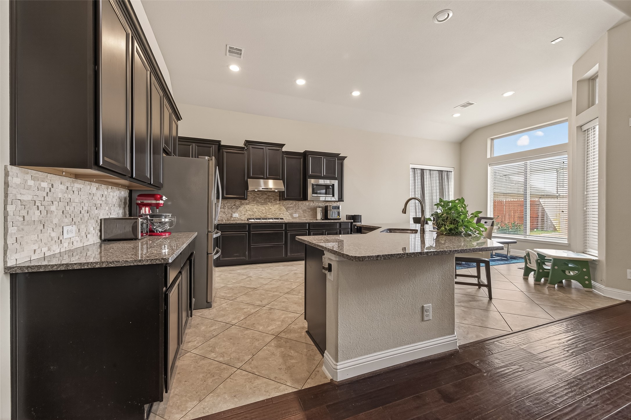 1904 Laguna Ridge Lane Pearland, TX 77089 - Photo 18 of 47