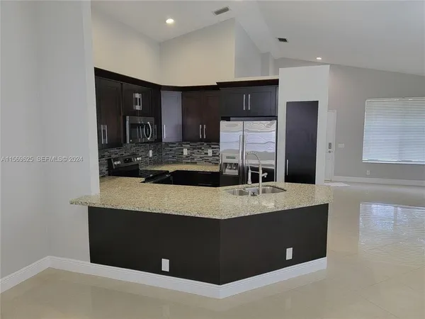$4,250 | 928 Falling Water Road, Weston, FL 33326