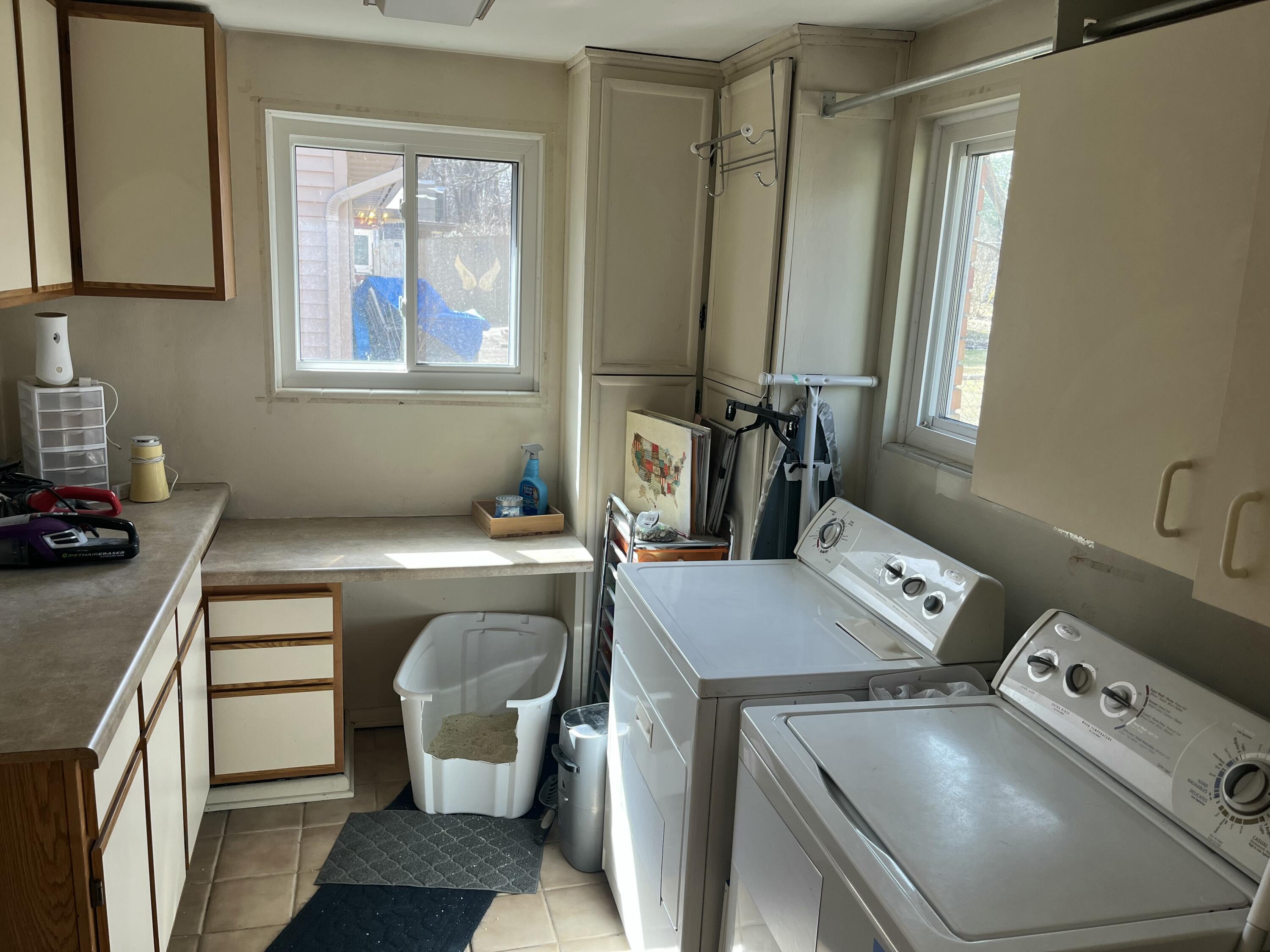 1011 Westfield Road Lansing, MI 48917 - Photo 15 of 35 Laundry Room