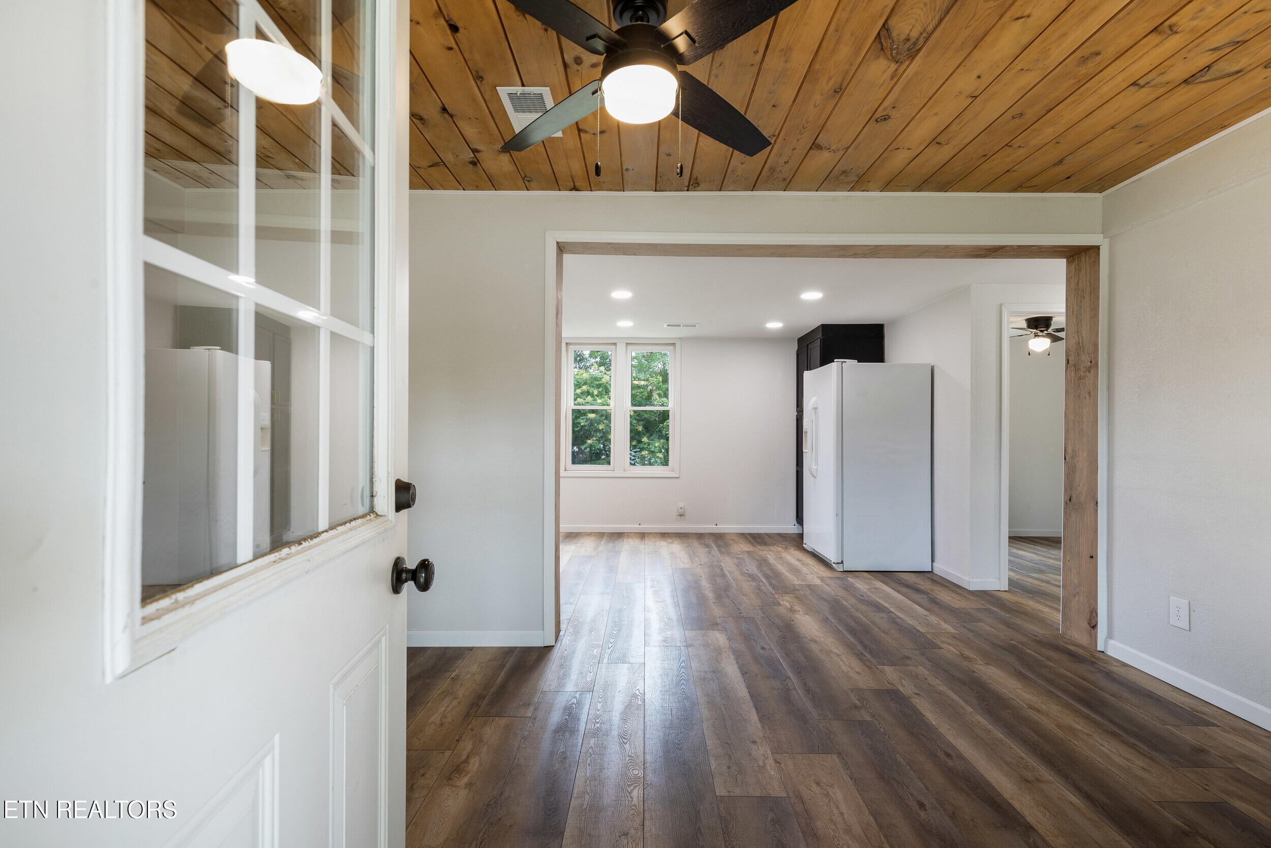 210 Conifer Road Winfield, TN 37892 - Photo 3 of 19 Living Room
