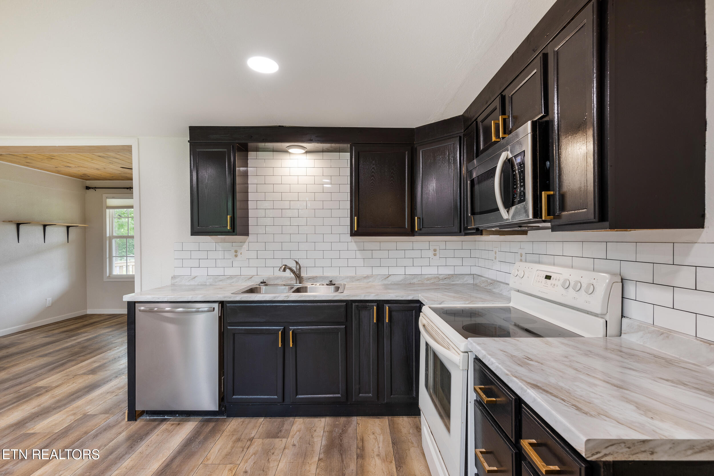 210 Conifer Road Winfield, TN 37892 - Photo 10 of 19 Kitchen