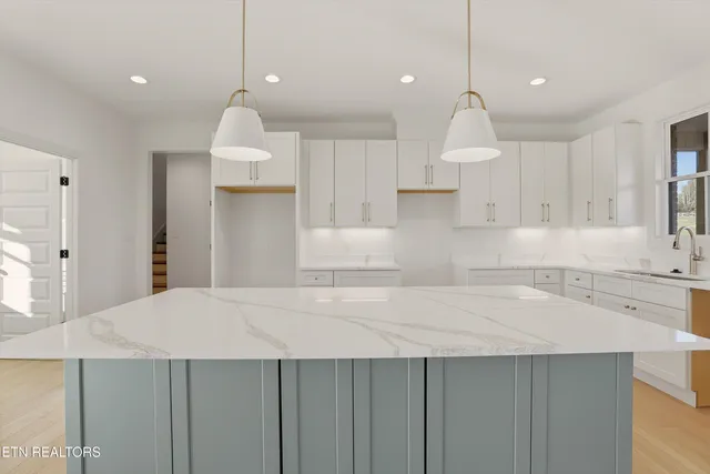 $699,900 | 4619 Alan Springs Lane, Knoxville, TN 37938