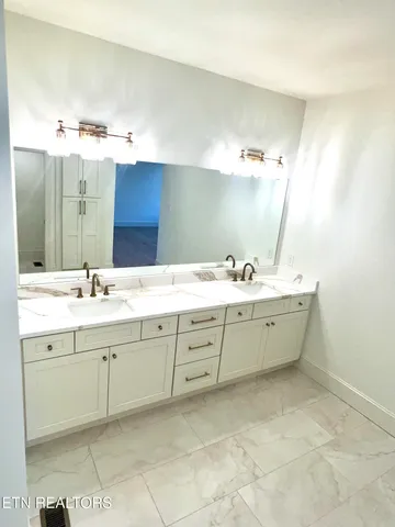 $699,900 | 4619 Alan Springs Lane, Knoxville, TN 37938