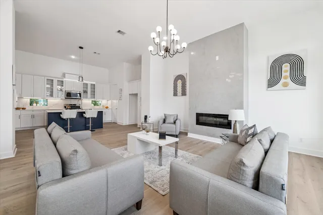 $399,000 | 2122 Oatfield Drive, Houston, TX 77018