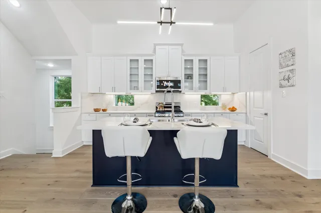 $399,000 | 2122 Oatfield Drive, Houston, TX 77018