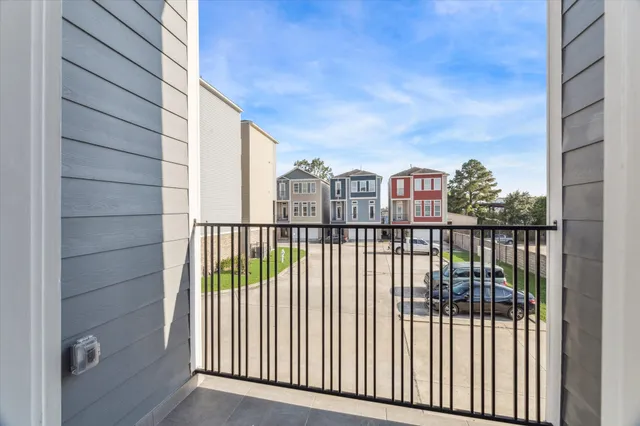 $399,000 | 2122 Oatfield Drive, Houston, TX 77018