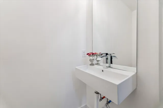 $399,000 | 2122 Oatfield Drive, Houston, TX 77018