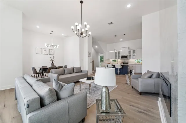 $399,000 | 2122 Oatfield Drive, Houston, TX 77018