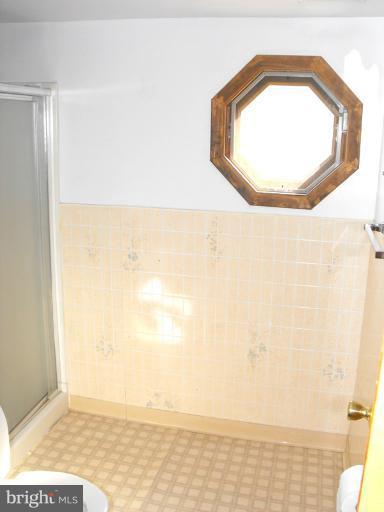 6605 Randolph Road Morningside, MD 20746 - Photo 22 of 30 Upper level bathroom