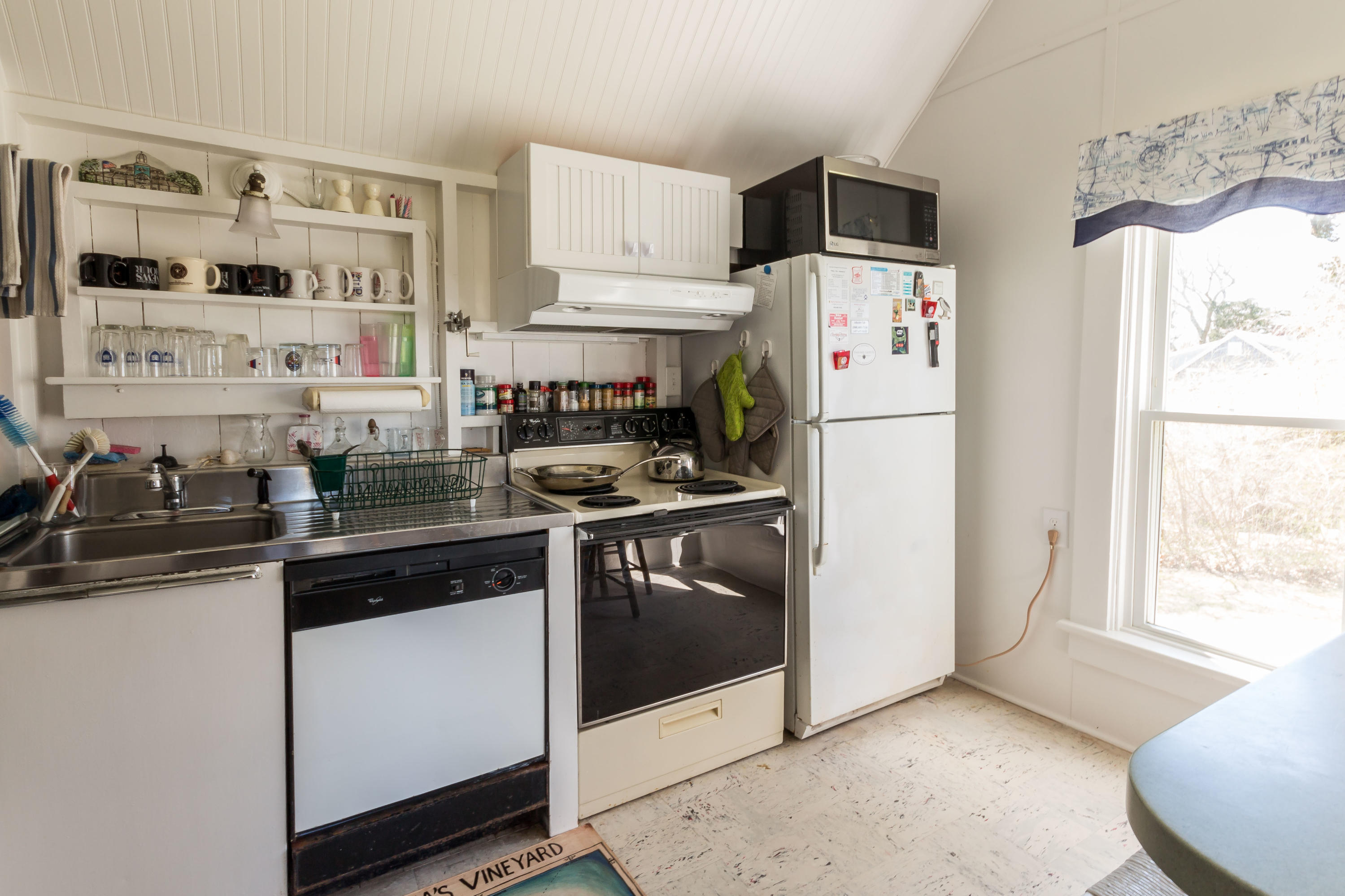 139 Hines Point Road Vineyard Haven, MA 02568 - Photo 11 of 30 Kitchen.