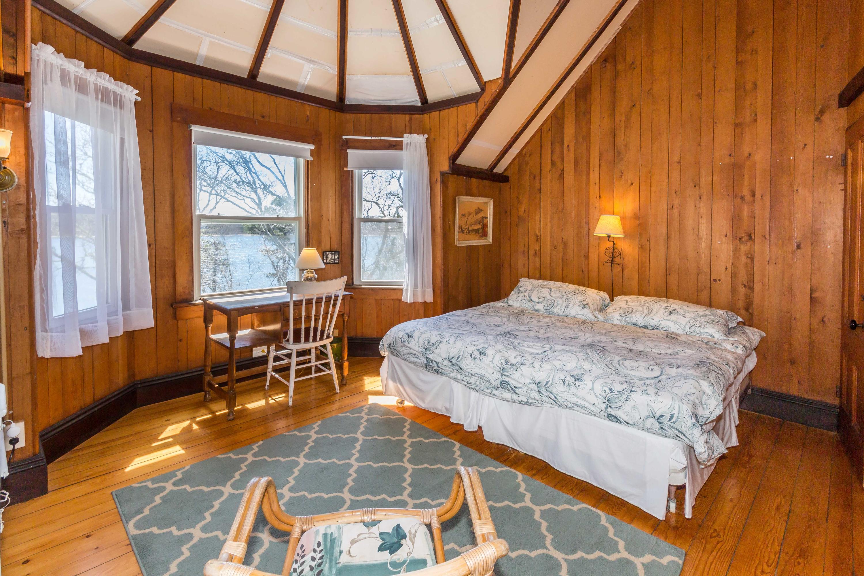 139 Hines Point Road Vineyard Haven, MA 02568 - Photo 24 of 30 Bright and cheery.