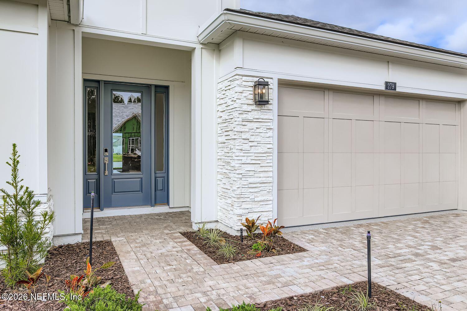 279 Bismarck Palm Road St. Augustine, FL 32092 - Photo 4 of 38 a house with a outdoor space