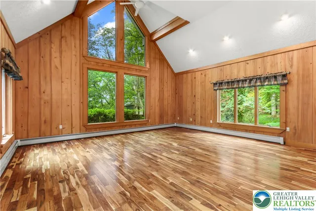 $1,349,999 | 376 H T Y Road, Kunkletown, PA 18058