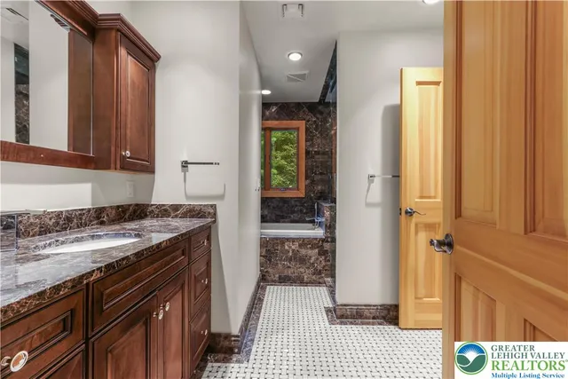 $1,349,999 | 376 H T Y Road, Kunkletown, PA 18058