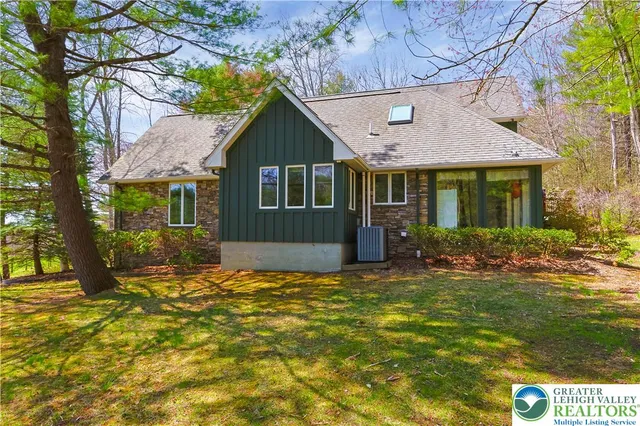 $1,349,999 | 376 H T Y Road, Kunkletown, PA 18058