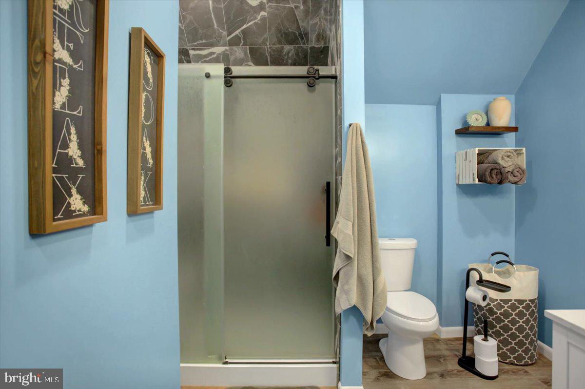 16726 Broadfording Road Hagerstown, MD 21740 - Photo 32 of 55 Upstairs bathroom