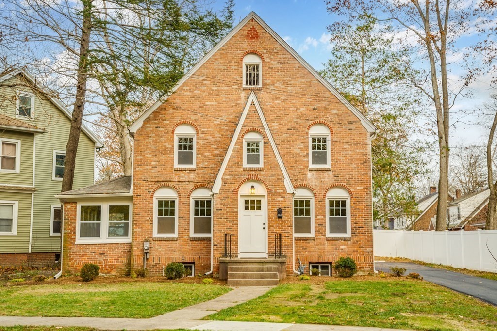 247 Trafton Road Springfield, MA 01108 - Photo 3 of 31 Gallery Image 3