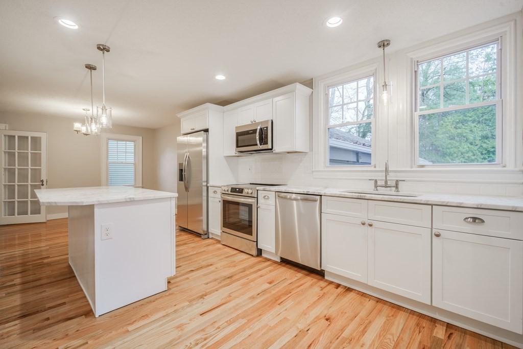 247 Trafton Road Springfield, MA 01108 - Photo 4 of 31 Gallery Image 4