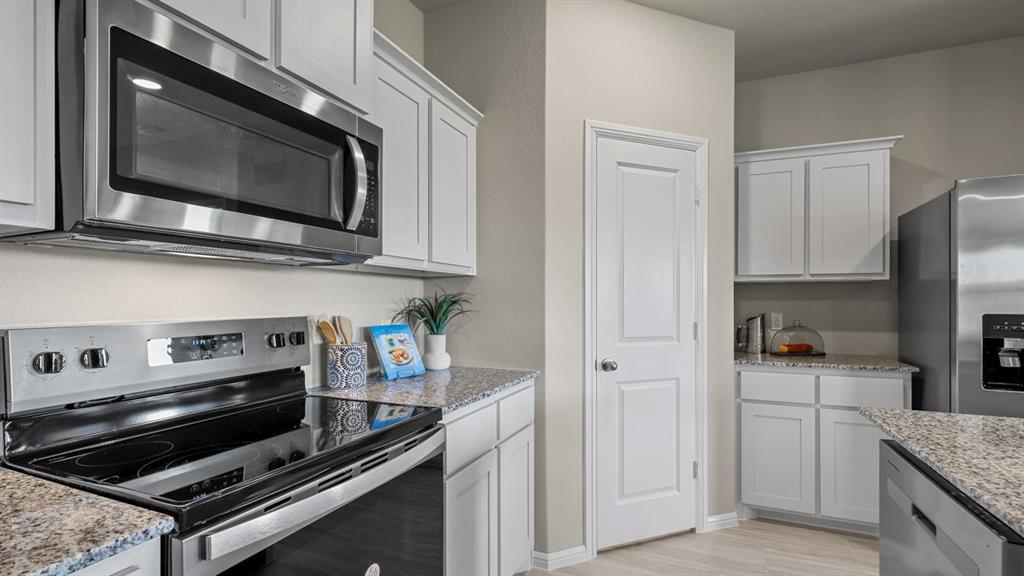 341 Blanco Drive Azle, TX 76020 - Photo 2 of 39 a kitchen with appliances and cabinets