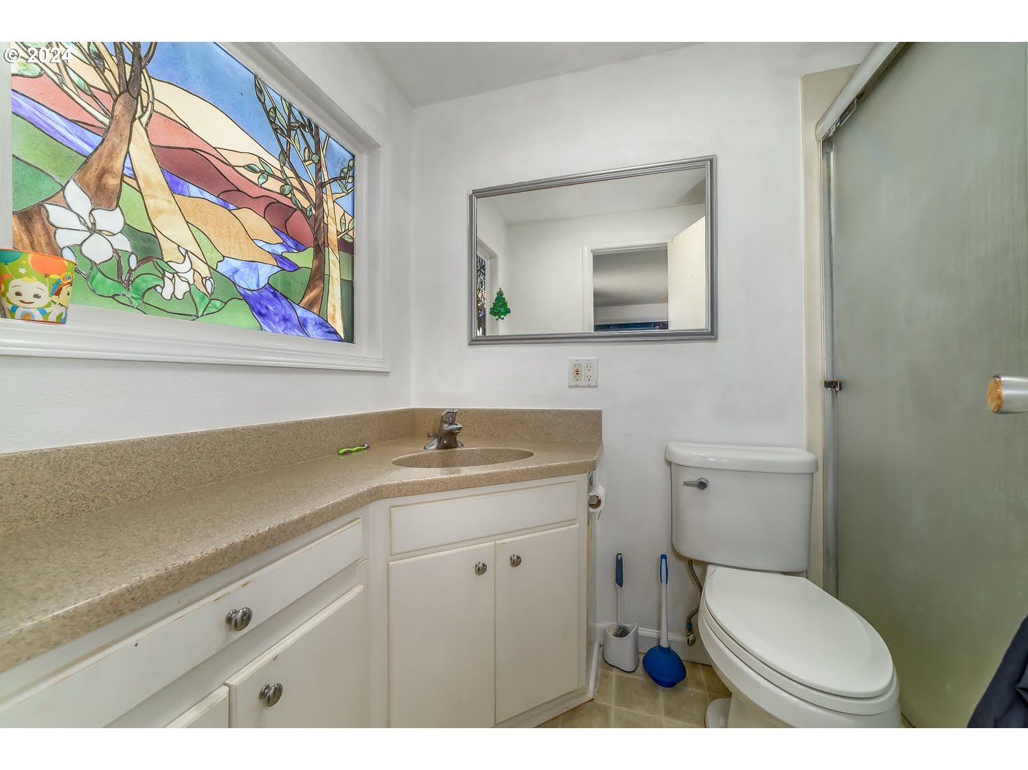 28149 Briggs Hill Road Eugene, OR 97405 - Photo 22 of 37 a bathroom with a toilet a sink and mirror