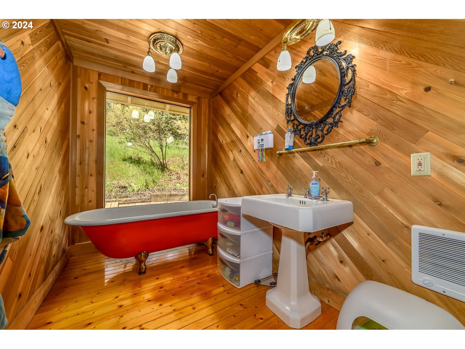 28149 Briggs Hill Road Eugene, OR 97405 - Photo 27 of 37 a room with furniture and wooden floor