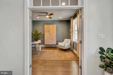 a view of utility room