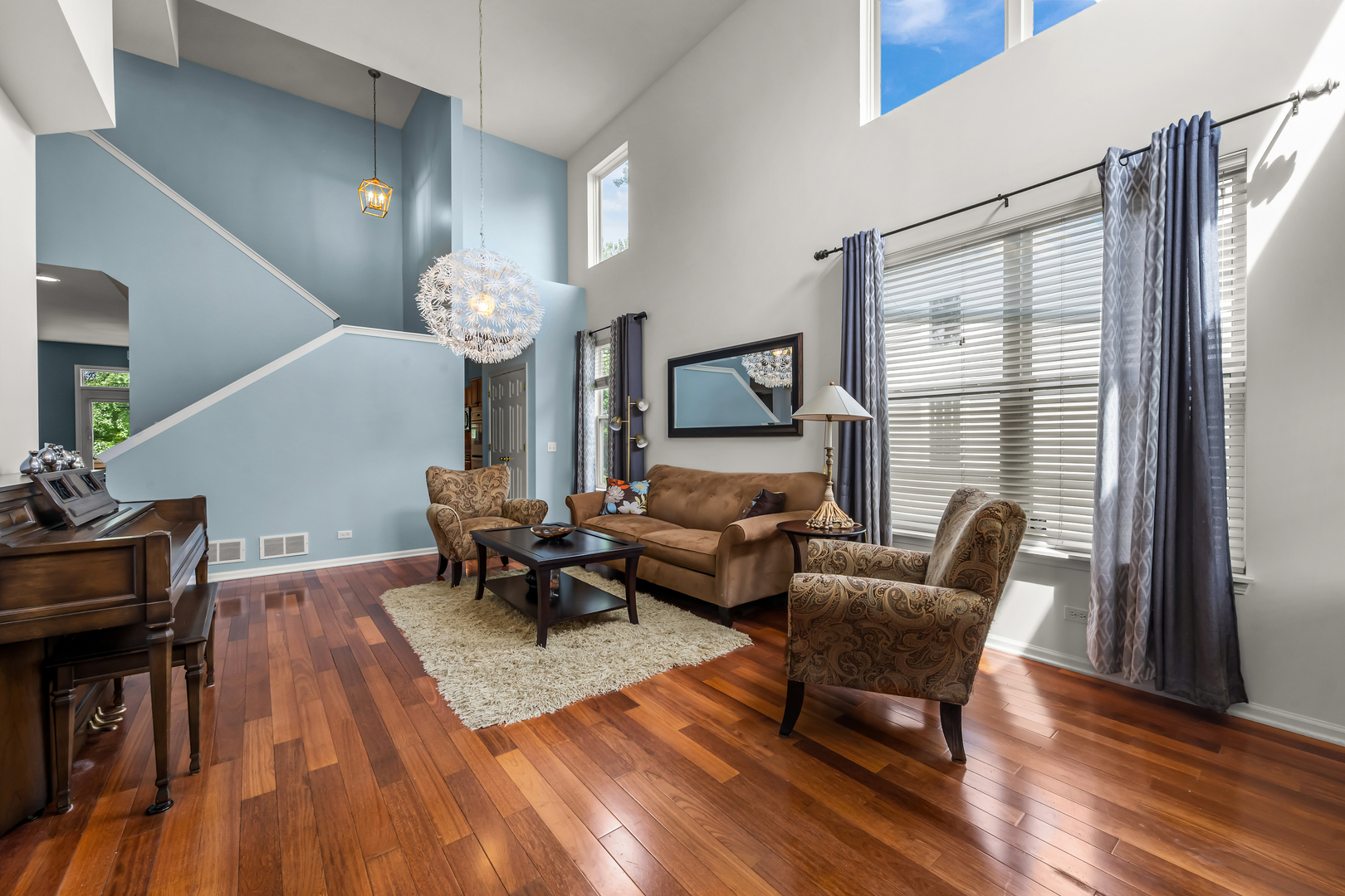 724 Samson Way Northbrook, IL 60062 - Photo 2 of 21