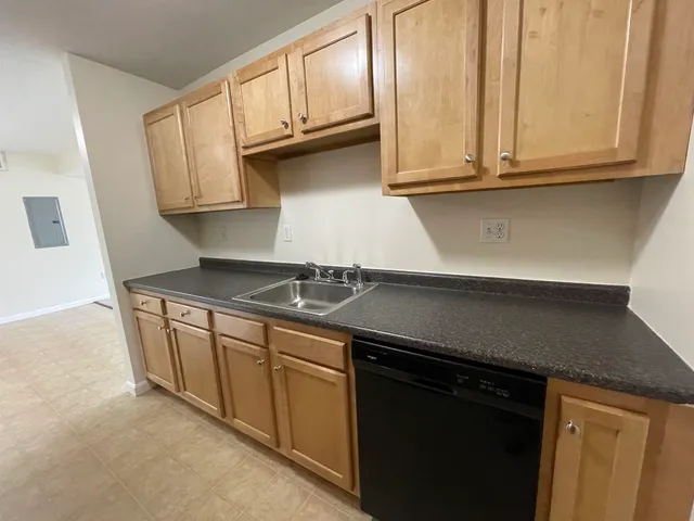 $1,996 | 20 Sentinel Court, Unit 307, Manchester, NH 03103