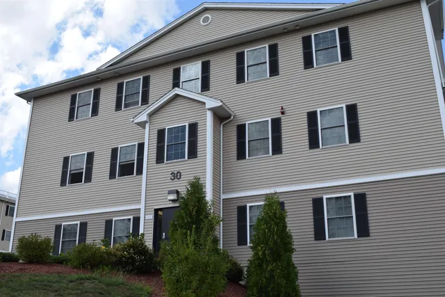 $1,996 | 20 Sentinel Court, Unit 307, Manchester, NH 03103