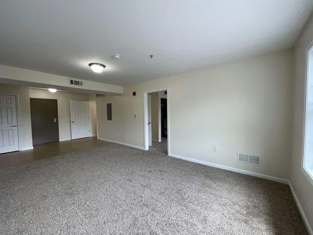 $1,996 | 20 Sentinel Court, Unit 307, Manchester, NH 03103