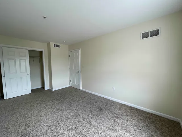 $1,996 | 20 Sentinel Court, Unit 307, Manchester, NH 03103