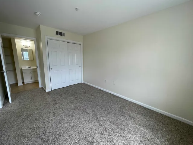 $1,996 | 20 Sentinel Court, Unit 307, Manchester, NH 03103