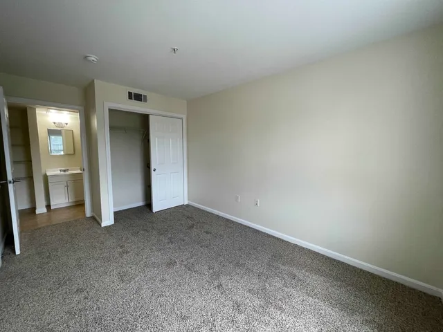 $1,996 | 20 Sentinel Court, Unit 307, Manchester, NH 03103