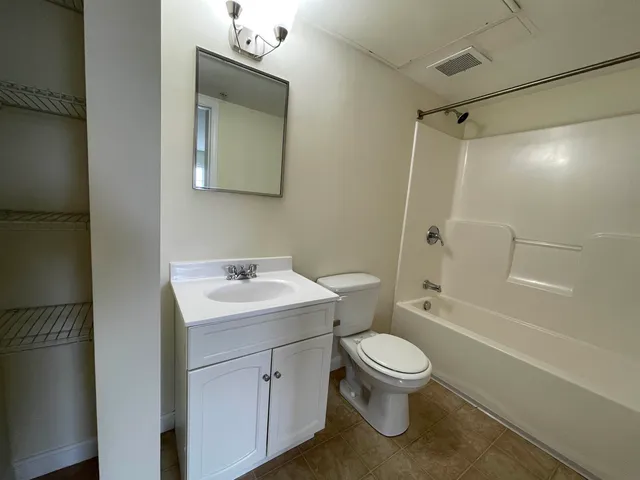 $1,996 | 20 Sentinel Court, Unit 307, Manchester, NH 03103