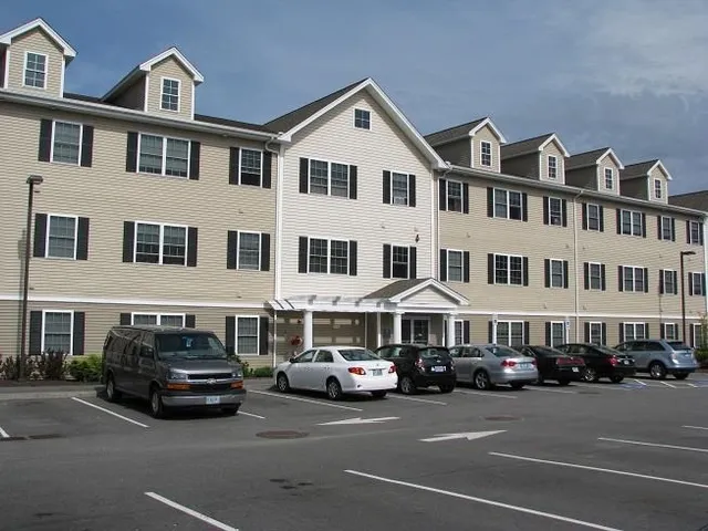 $1,996 | 20 Sentinel Court, Unit 307, Manchester, NH 03103