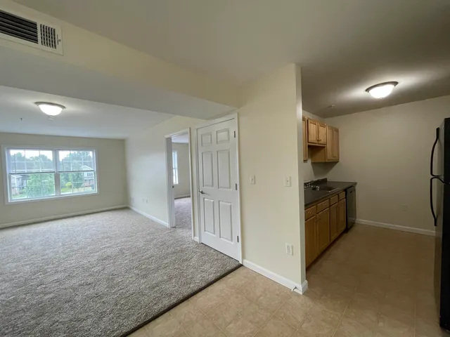 $1,996 | 20 Sentinel Court, Unit 307, Manchester, NH 03103