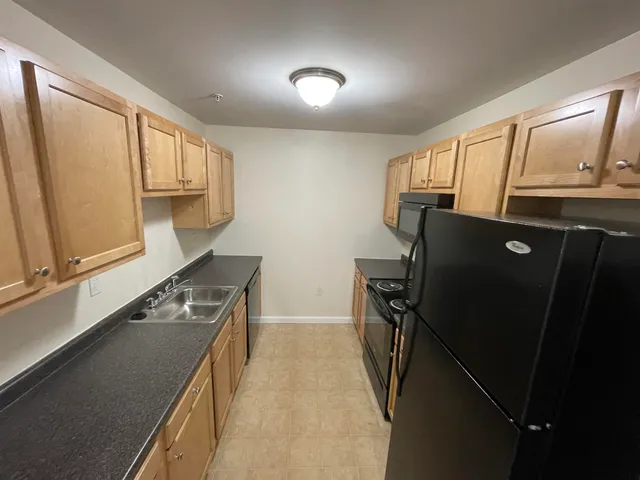 $1,996 | 20 Sentinel Court, Unit 307, Manchester, NH 03103