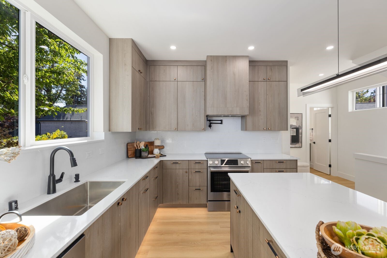 933 North 87th Street Seattle, WA 98103 - Photo 6 of 38