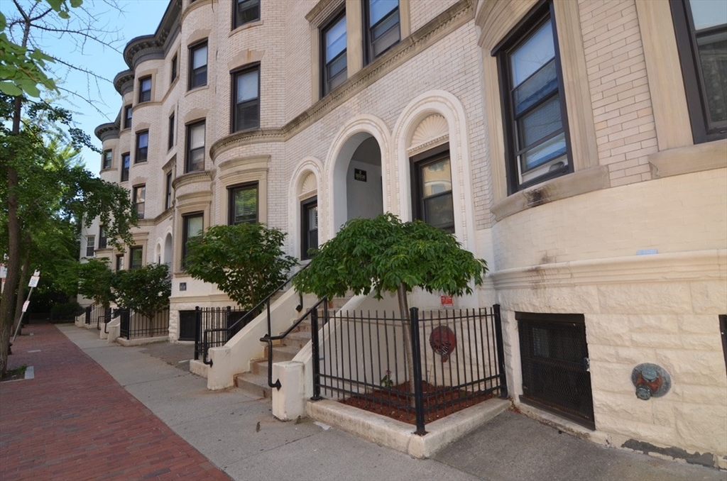 150 St Botolph Street, Unit 32 Boston, MA 02115 - Photo 8 of 8 a view of front door and porch