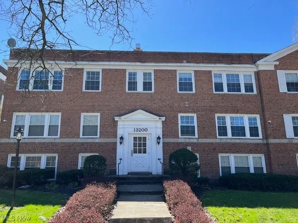 $995 | 13200 Fairhill Road, Unit 3, Shaker Heights, OH 44120