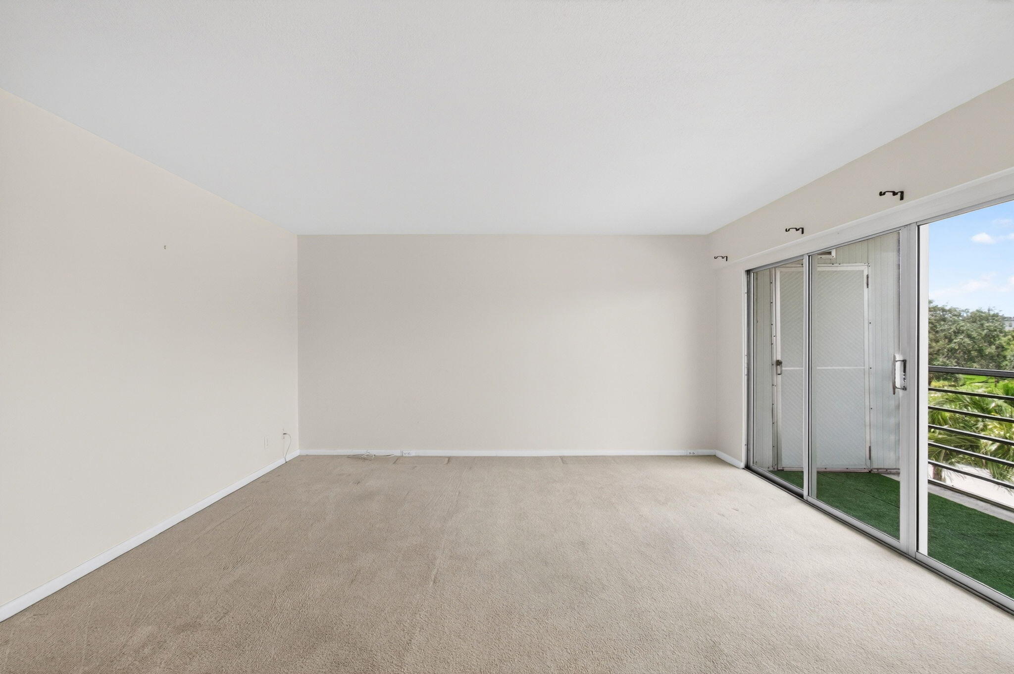 35 Mansfield A Boca Raton, FL 33434 - Photo 4 of 98 LIV.RM