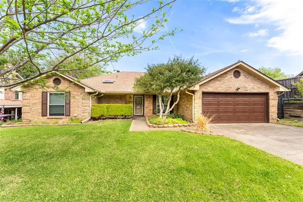 $369,900 | 7505 Patsy Court, Arlington, TX 76016