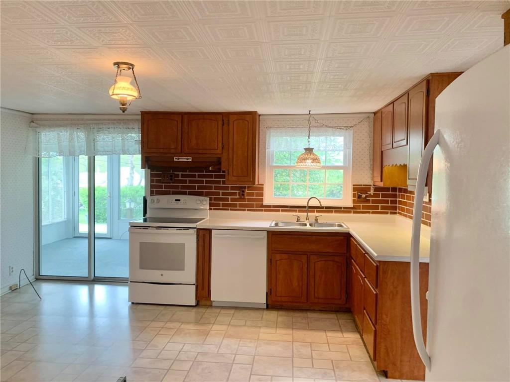723 New Castle Road Butler, PA 16001 - Photo 7 of 25