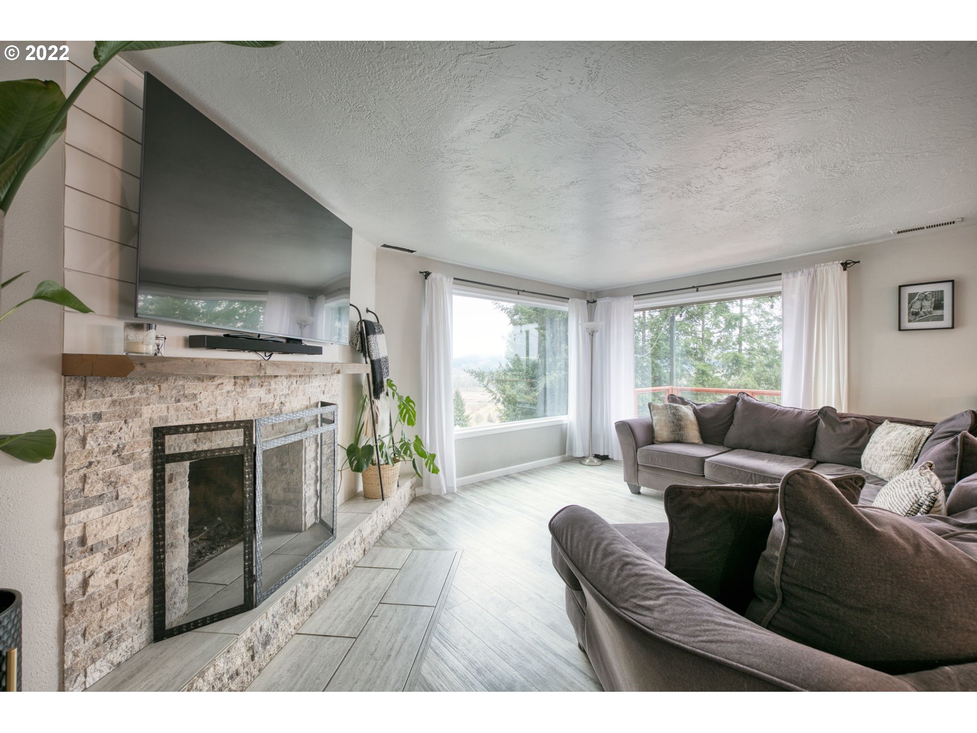 85903 Bailey Hill Road Eugene, OR 97405 - Photo 11 of 27 a living room with furniture and a fireplace