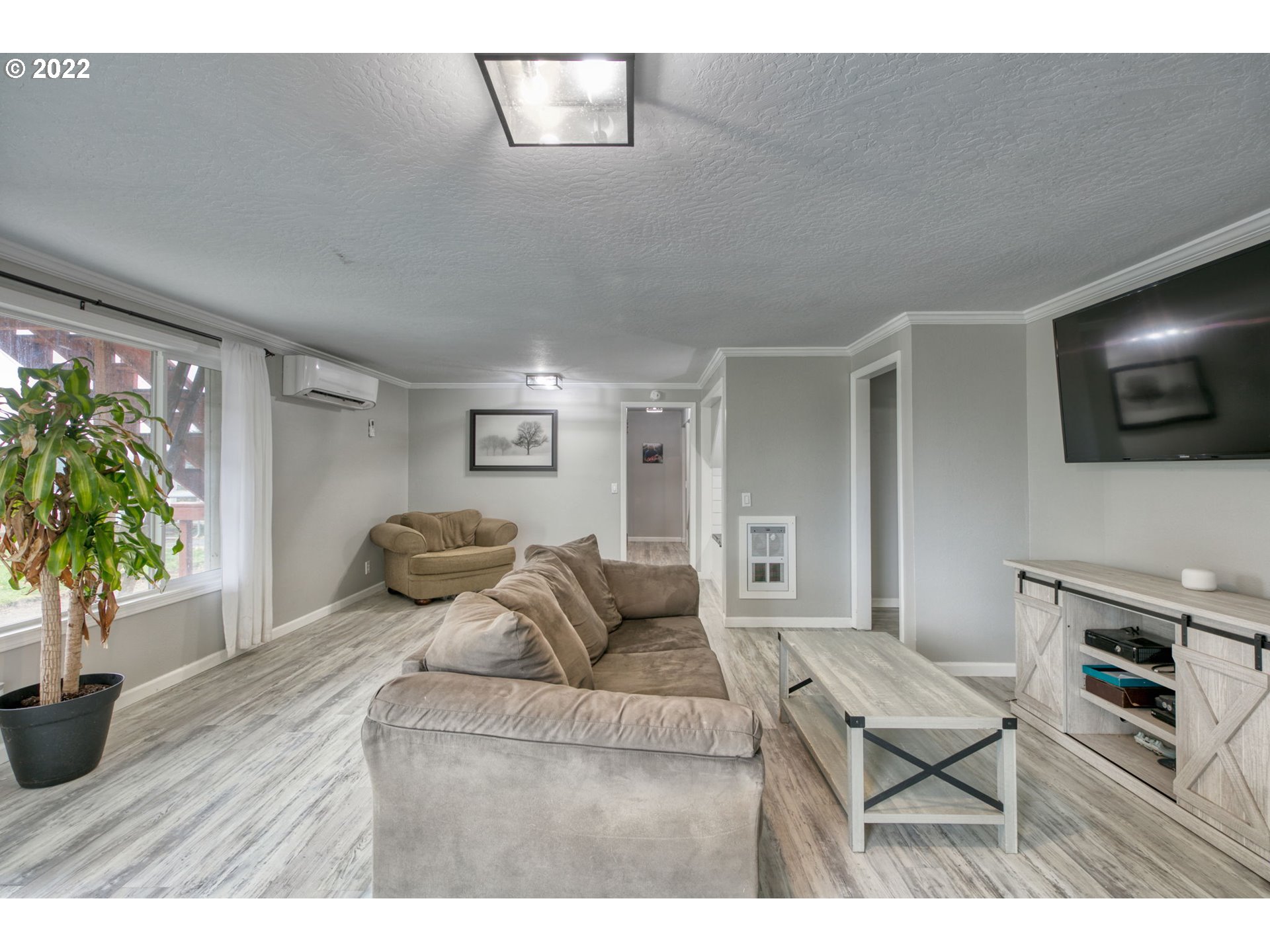 85903 Bailey Hill Road Eugene, OR 97405 - Photo 19 of 27 a living room with furniture and a flat screen tv