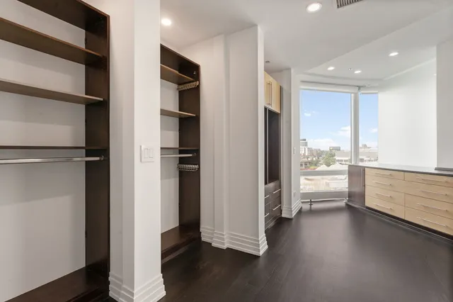 $1,800,000 | 600 North Kingsbury Street, Unit 506, Chicago, IL 60654